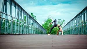 F1测试赛首日成绩：诺里斯创最快圈速，奥康88圈最多